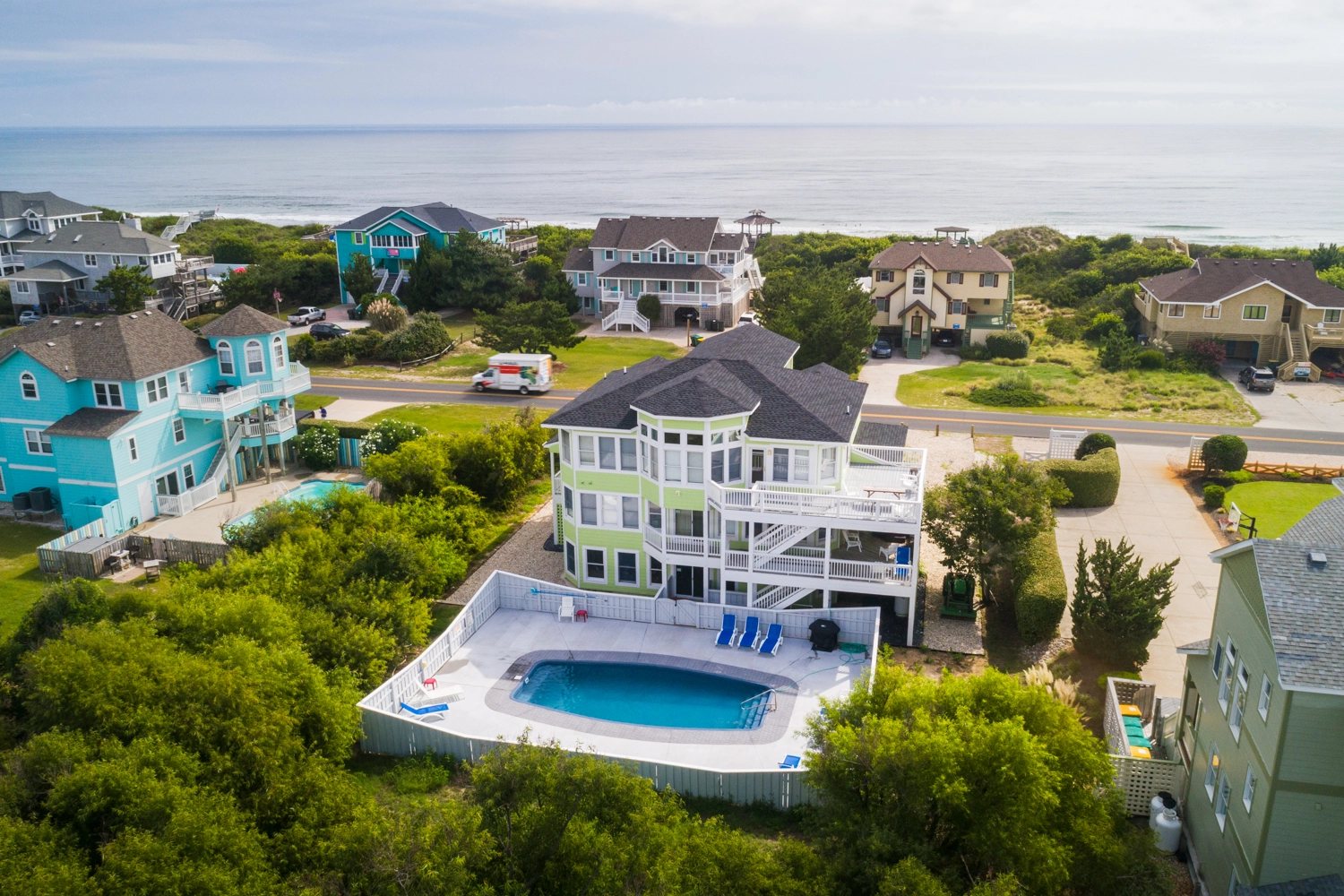 Beach SeaZen Semi-Oceanfront Home in whalehead Corolla